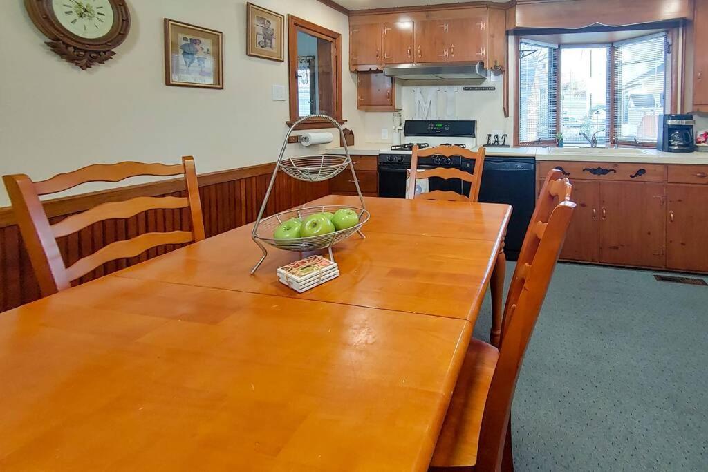 Huge Historic, W/Large Yard & Close To Beach Manistee Extérieur photo