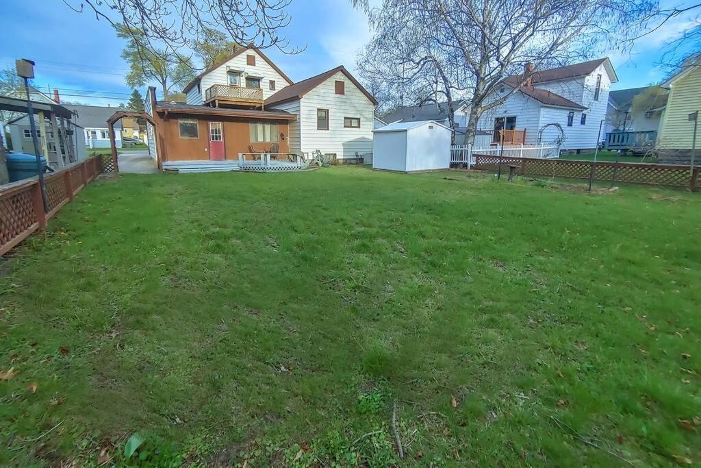 Huge Historic, W/Large Yard & Close To Beach Manistee Extérieur photo