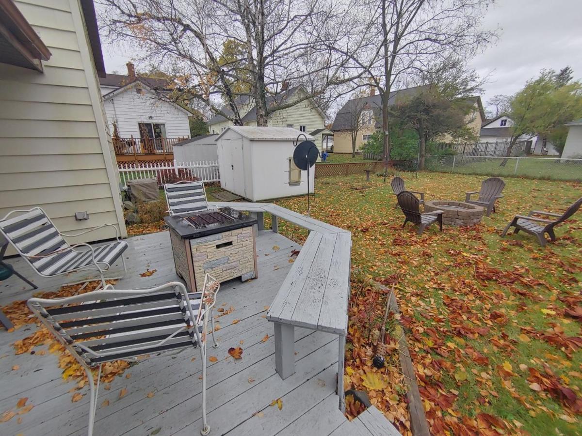 Huge Historic, W/Large Yard & Close To Beach Manistee Extérieur photo