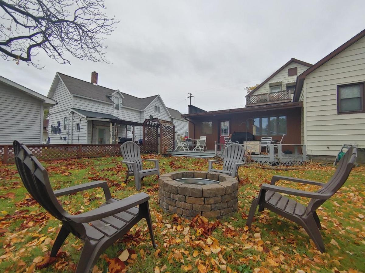 Huge Historic, W/Large Yard & Close To Beach Manistee Extérieur photo